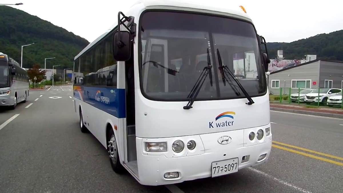 DKT Transport cung cấp dịch vụ cho thuê xe Hyundai Aero Town 35 chỗ chất lượng, uy tín với giá cạnh tranh