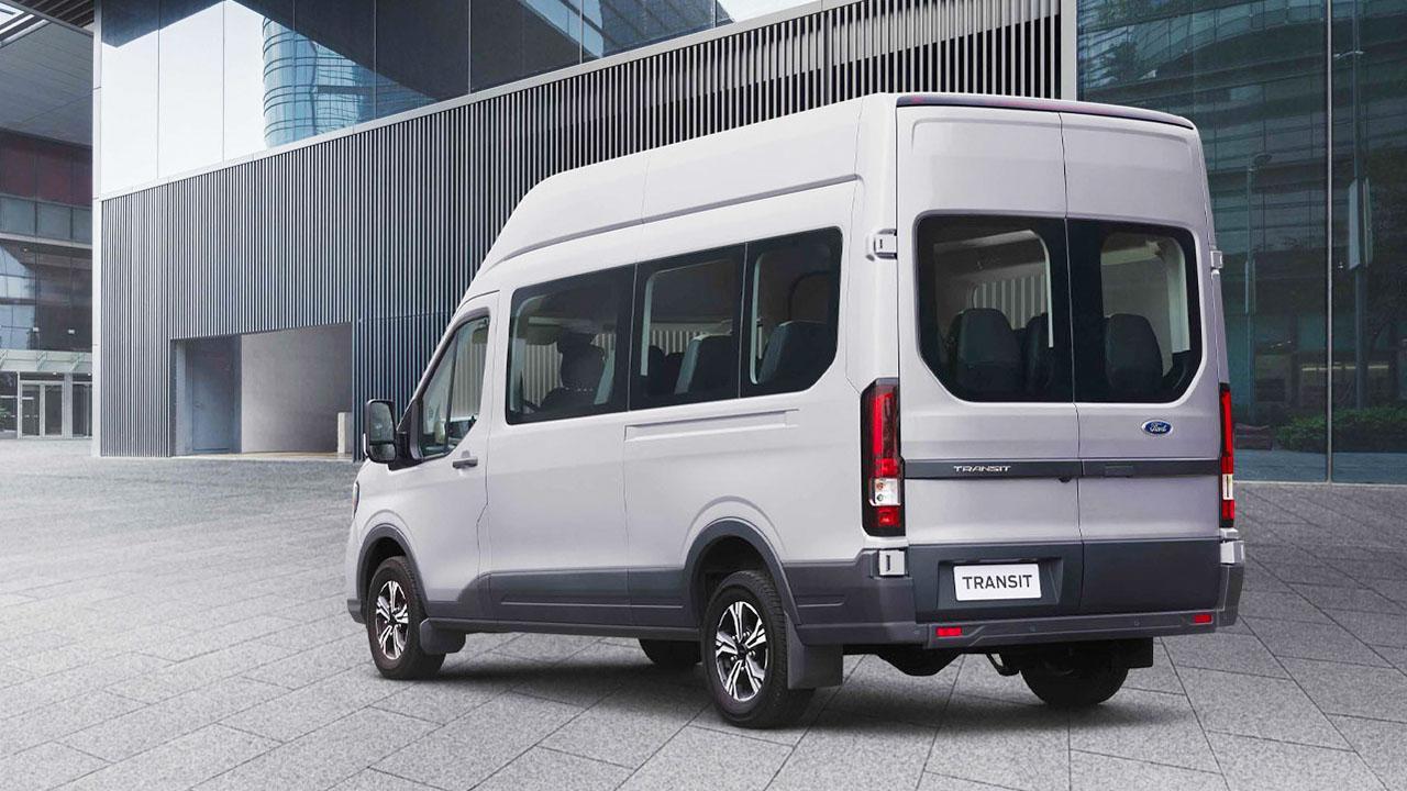 Ford Transit là dòng xe 16 chỗ thông dụng, phù hợp với các nhóm khách 10-15 người