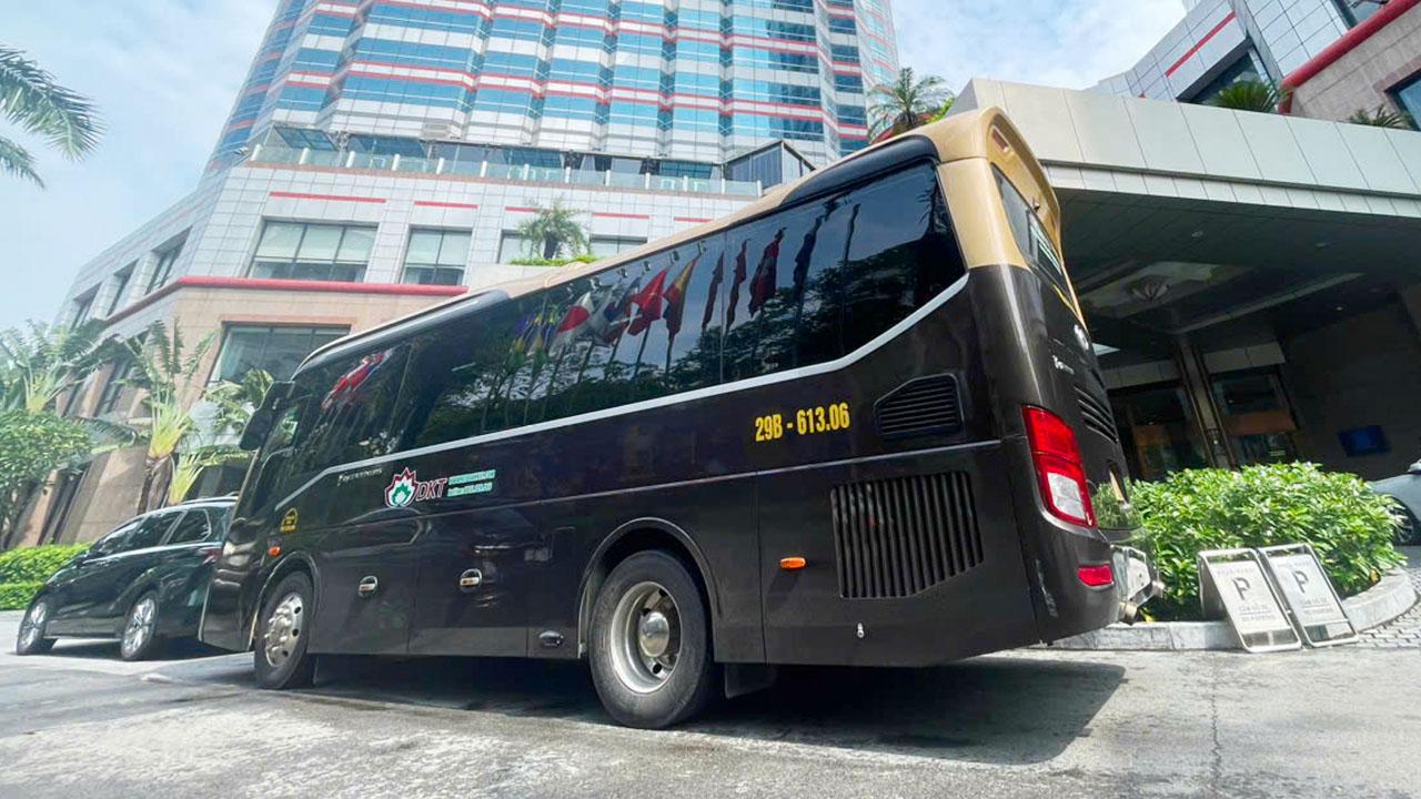 Dòng Limousine 19 chỗ của DKT Transport