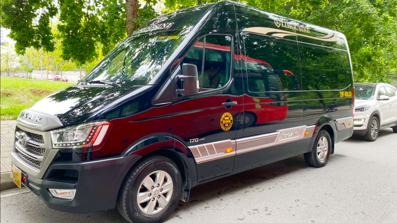 Hình ảnh xe Limousine Solati của DKT Transport