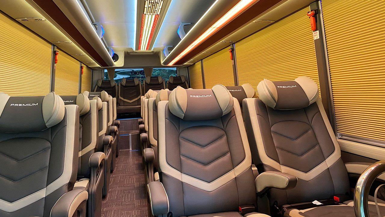 Thuê xe limousine 19 chỗ đi Đồng Văn