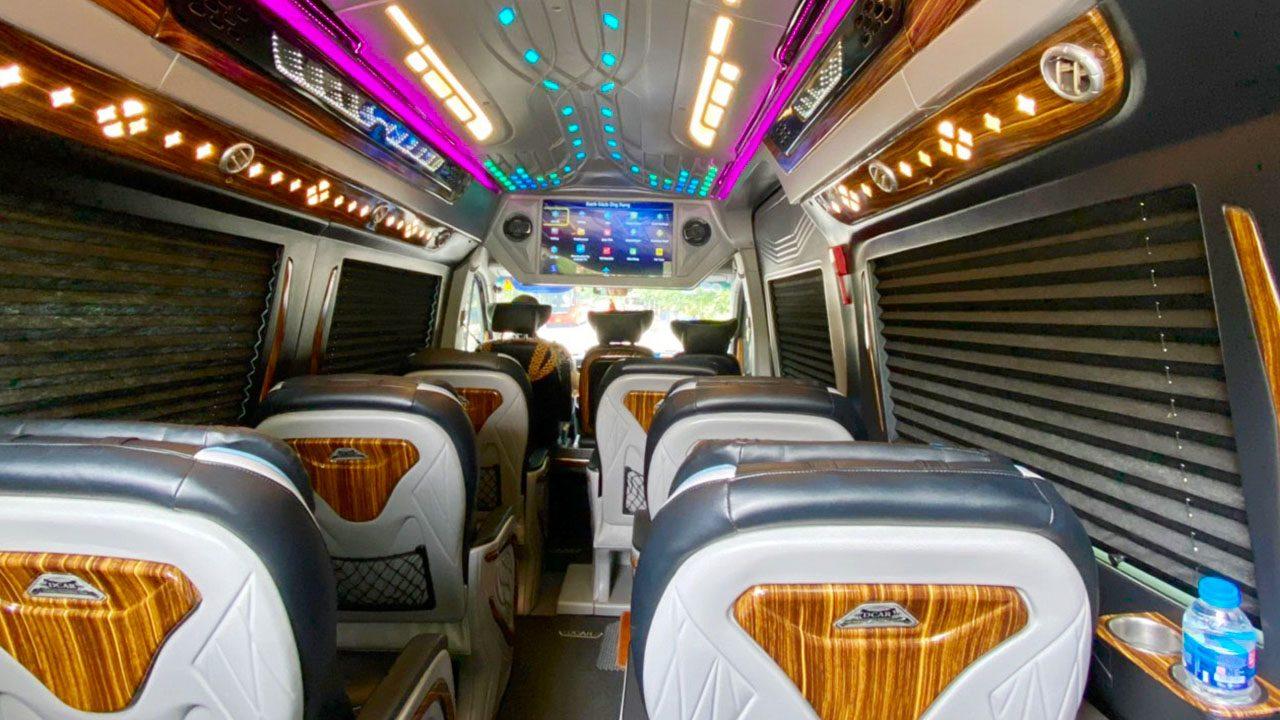 Thuê xe Limousine 11 chỗ đi Lào Cai