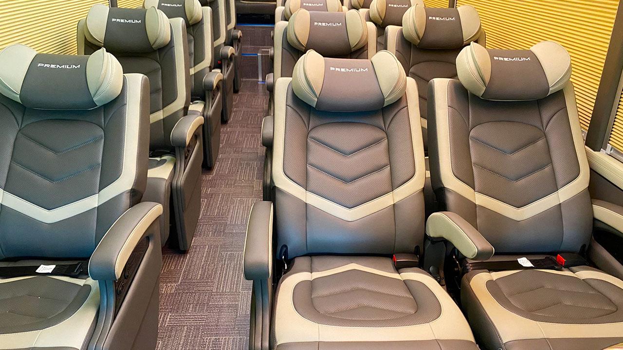 Với nội thất chất lượng cao, xe của DKT Transport giúp khách hàng thoải mái, tiện nghi
