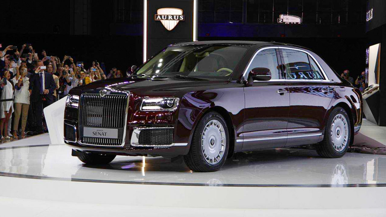 Aurus Senat Limousine trưng bày tại showroom