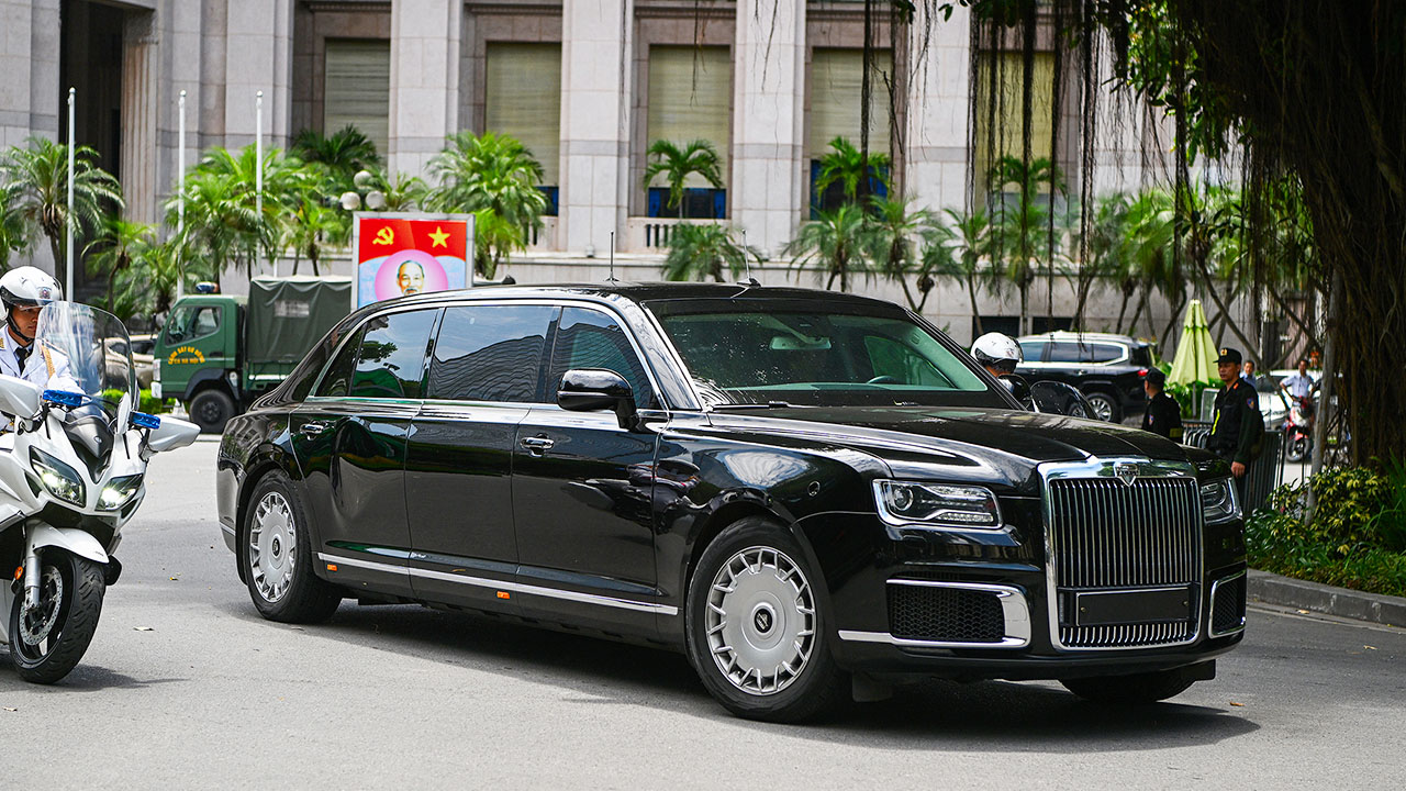 Aurus Senat Limousine được trang bị động cơ hybrid 4.4 V8