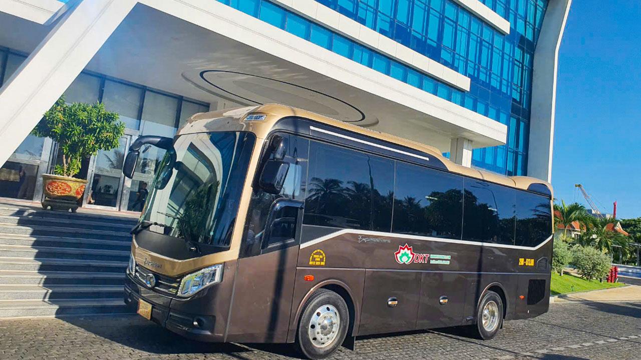 Xe Limousine 19 chỗ của DKT Transport