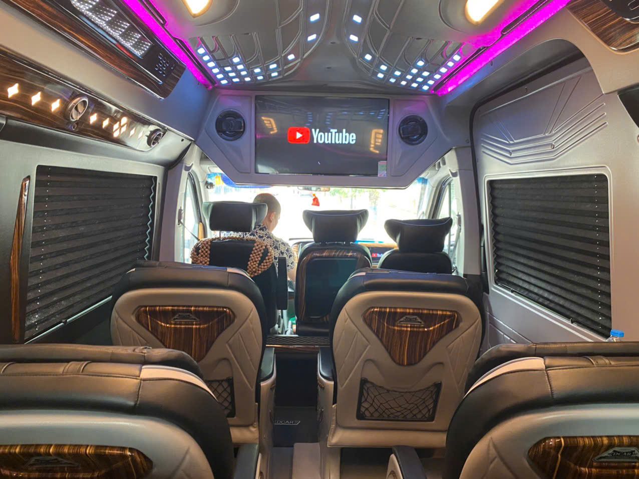 Thuê Xe Limousine 11 – 12 Chỗ