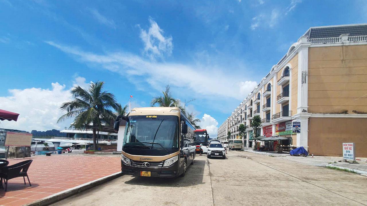 Xe limousine đi du lịch