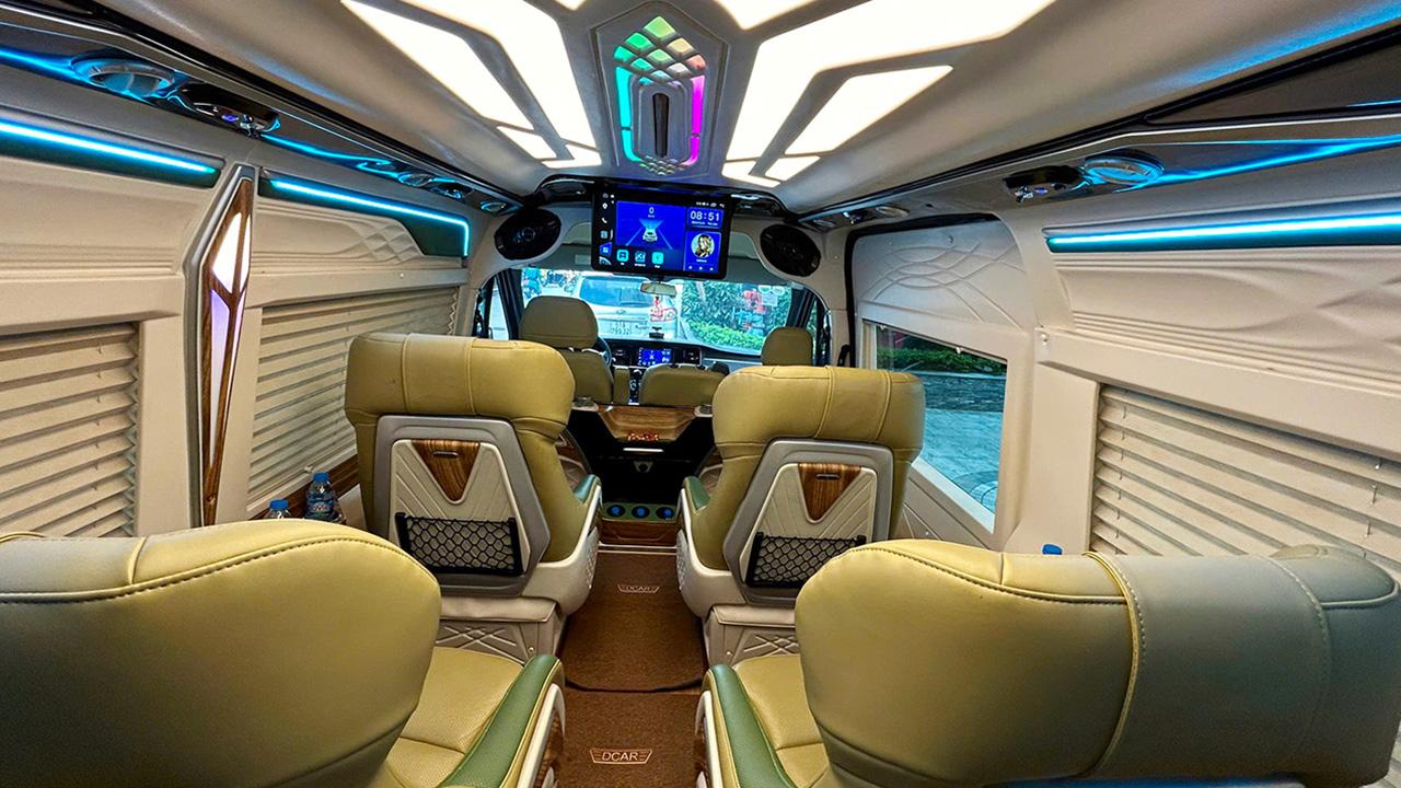 Khoang nội thất xe Limousine 9 chỗ DKT Transport với 4 ghế thương gia xoay 180 độ
