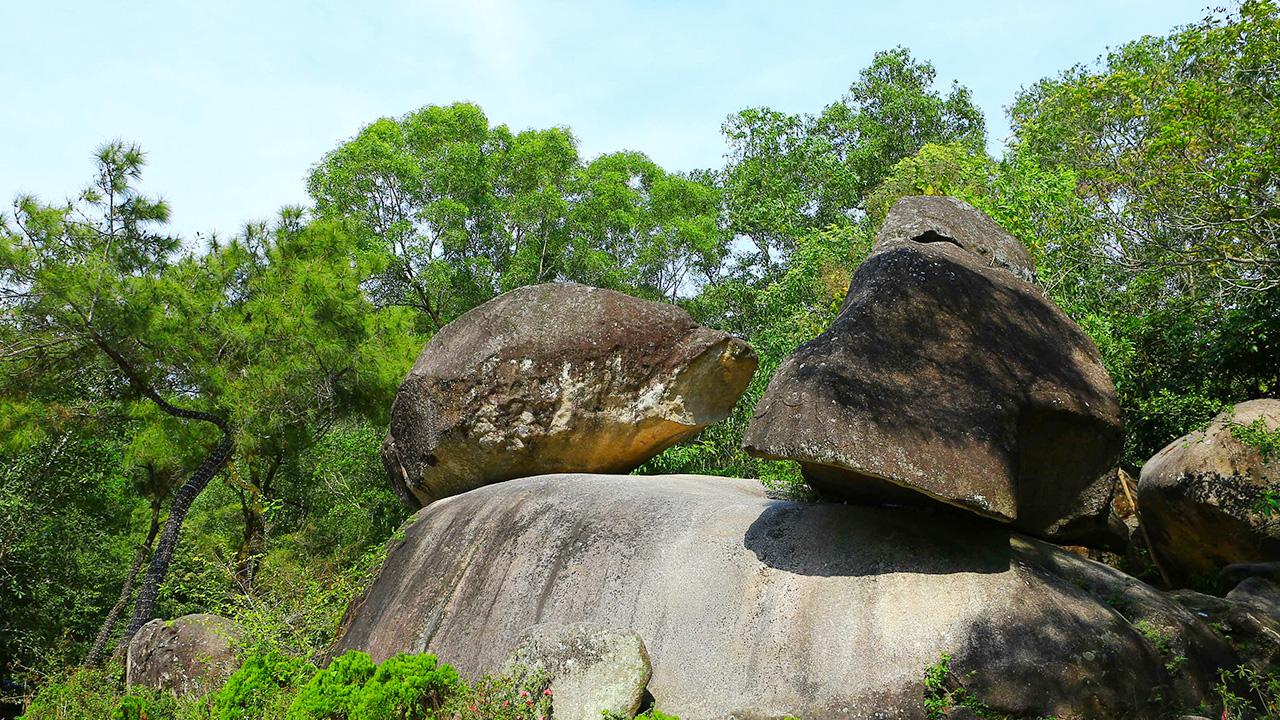 Hòn Trống Mái