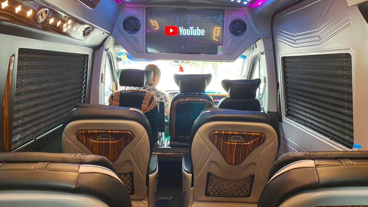 Xe limousine 11 chỗ