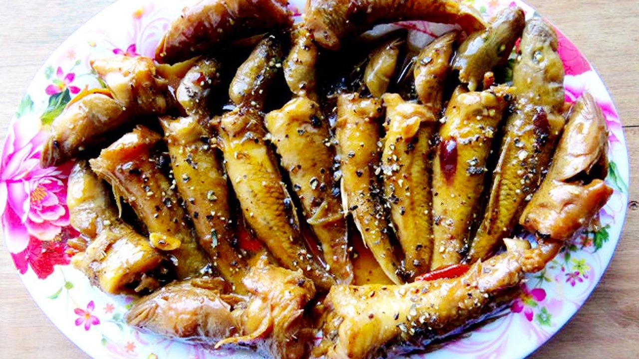 Cá bống vùi tro