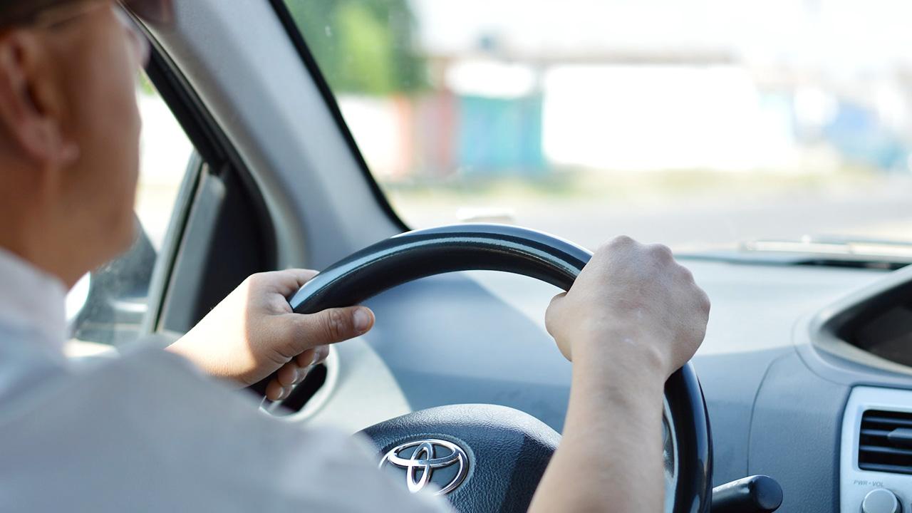 DKT Transport có lái xe chuyên nghiệp phục vụ khách hàng