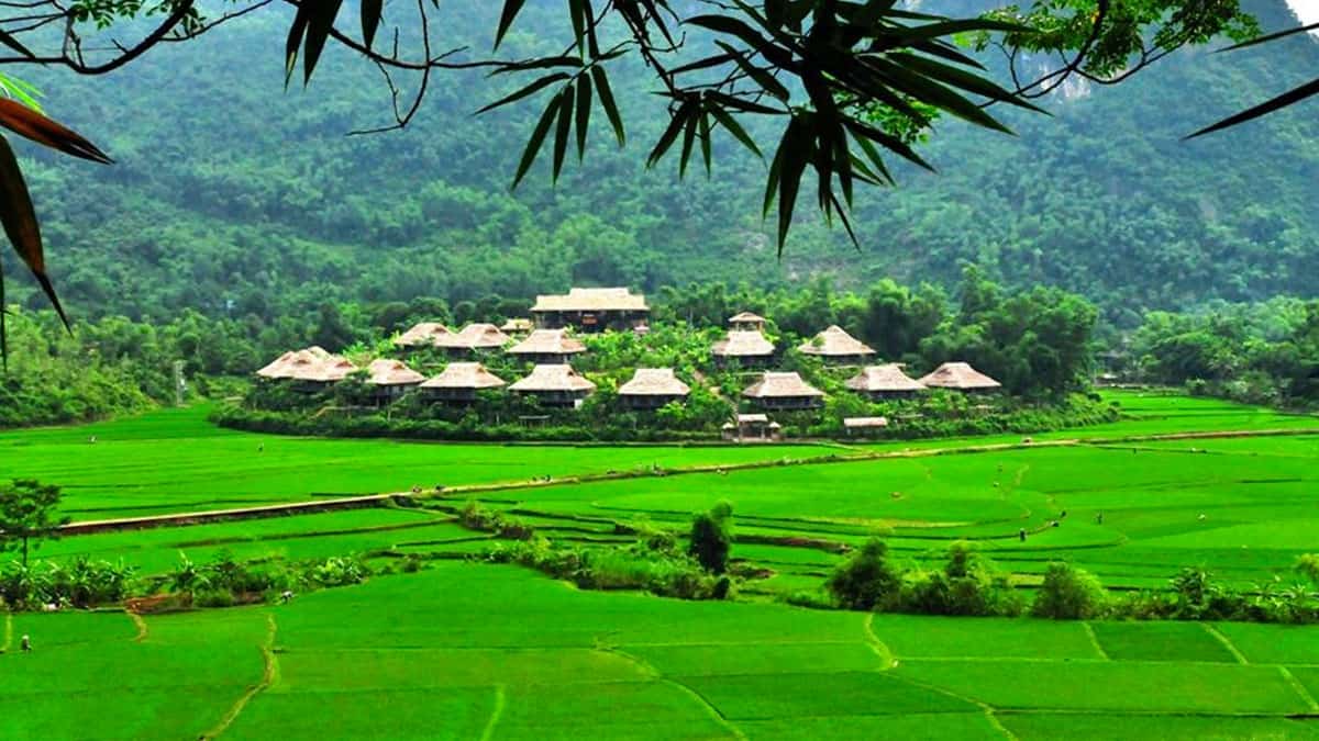 Bản Pom Coọng xinh đẹp