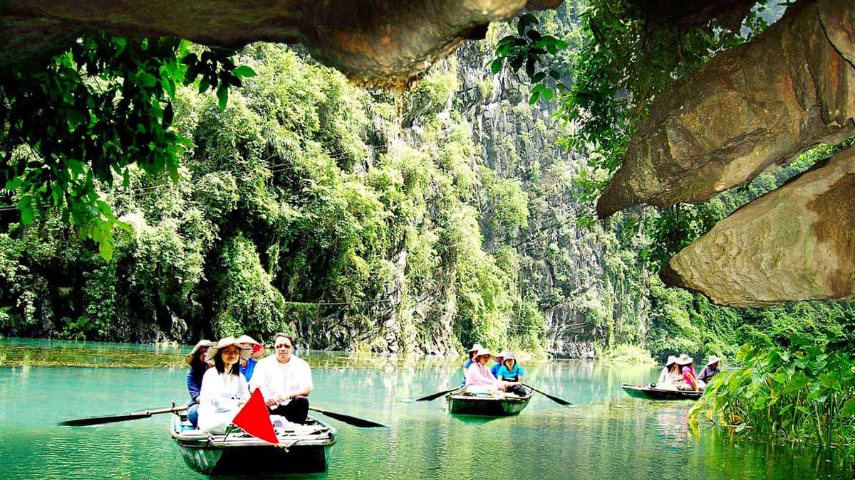 Đi thuyền Tràng An