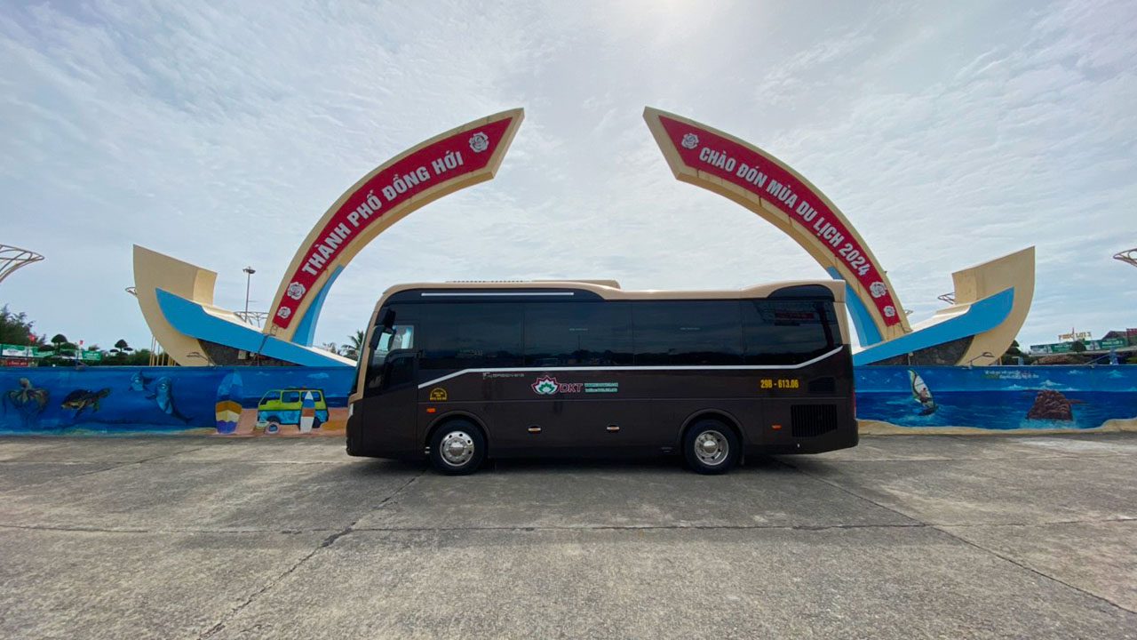 Ngoại thất xe Limousine 19 chỗ đẹp, sang trọng