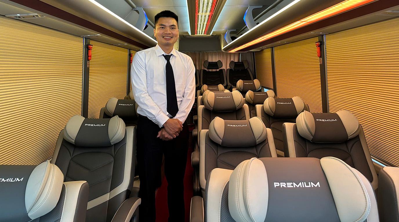 Thuê xe limousine 19 chỗ Fuso Rosa DKT Transport cốp rộng chở gậy golf phục vụ khách VIP